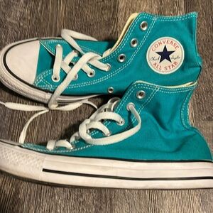 Women’s size 8 high top converse sneakers